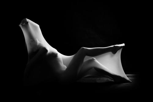 V punčoše (low-key art topless and nude photography)