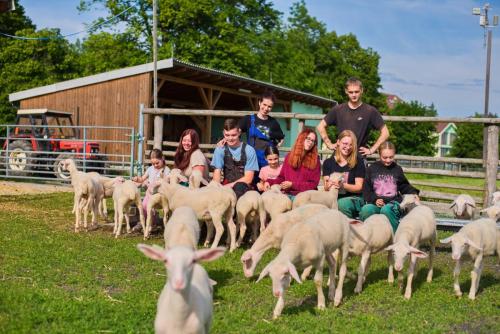 Třídní fotografie třetího ročníku učebního oboru zemědělec-farmář Agro školy v Pozďatíně