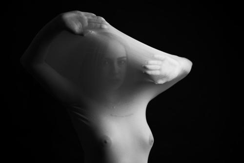 Nikol v punčoše  (Low-key art topless photography)