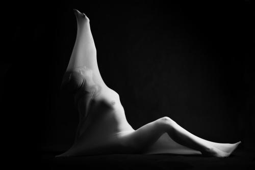 Nikol v punčoše  (Low-key art topless photography)