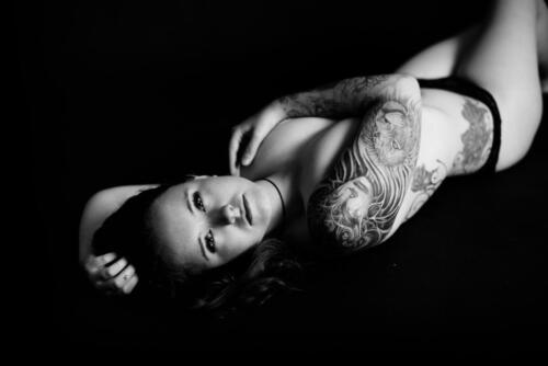 Tattoo artist Alice - Topless fotografie od Tomáše Raura